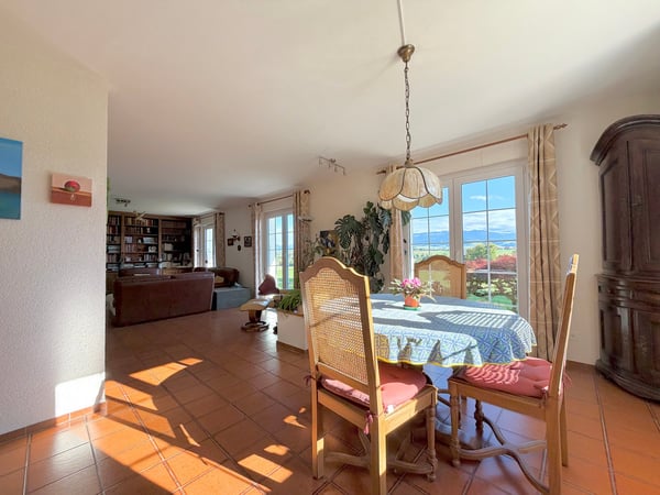 Propriété familiale d’exception avec dépendance et vue panoramique à Neyruz (FR) 5
