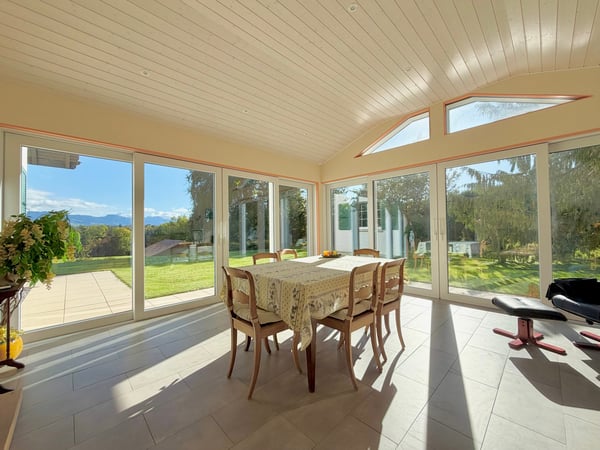 Propriété familiale d’exception avec dépendance et vue panoramique à Neyruz (FR) 7