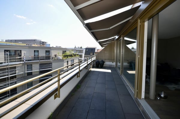 1.5 Zimmer Attikawohnung mit Balkon und Loggia 2