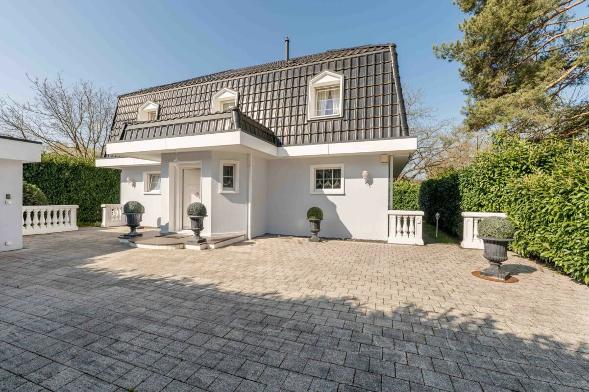 Elegantes Landhaus mit grosszügigen Nebenflächen