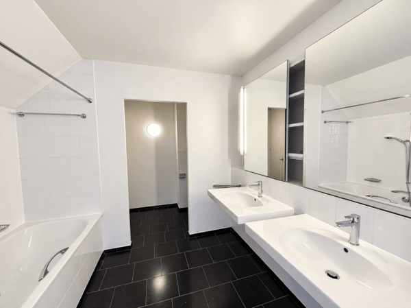 Grosszügige 4.5-Zi.-Maisonette-Wohnung mit Hobbyraum 11