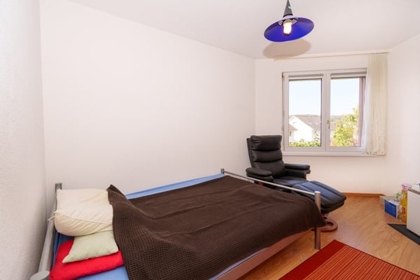 Helle 5.5-Zimmer-Wohnung mit Balkon in ruhiger Lage – Dachsen 4