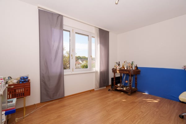 Helle 5.5-Zimmer-Wohnung mit Balkon in ruhiger Lage – Dachsen 9