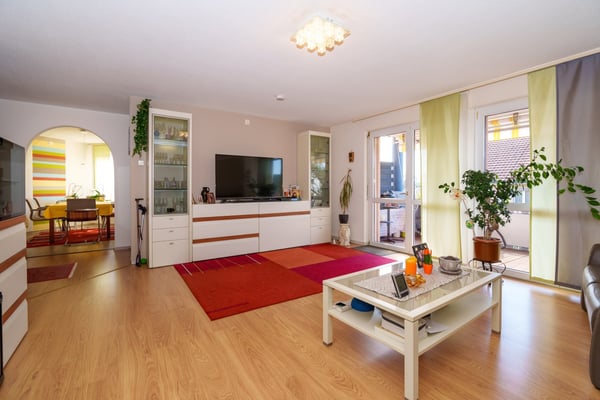 Helle 5.5-Zimmer-Wohnung mit Balkon in ruhiger Lage – Dachsen 14