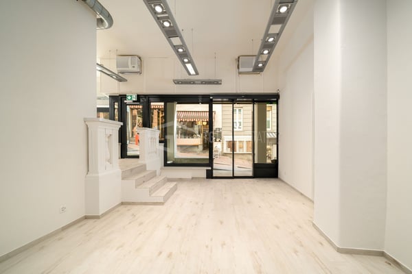MODERNO NEGOZIO CON VETRINA NEL CUORE DI LUGANO 4