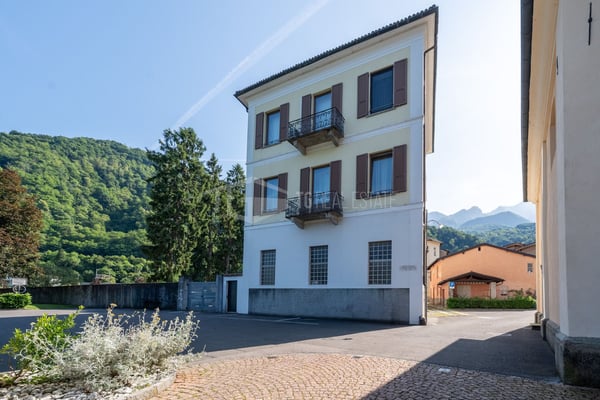 PENTHOUSE MIT SEEBLICK IN ELEGANTER HISTORISCHER ANLAGE 3