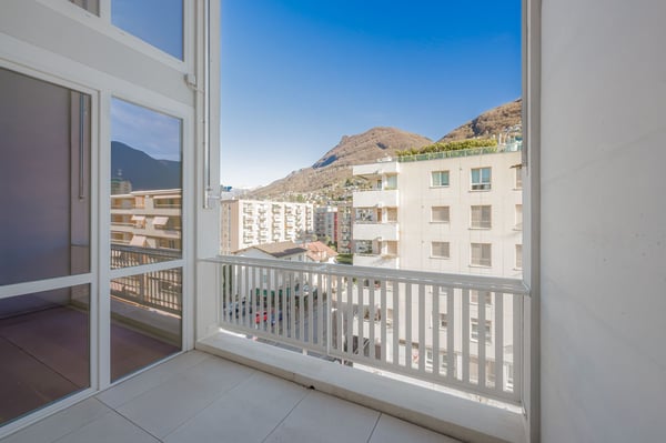 MODERNE MAISONETTE-WOHNUNG IN CASSARATE 11
