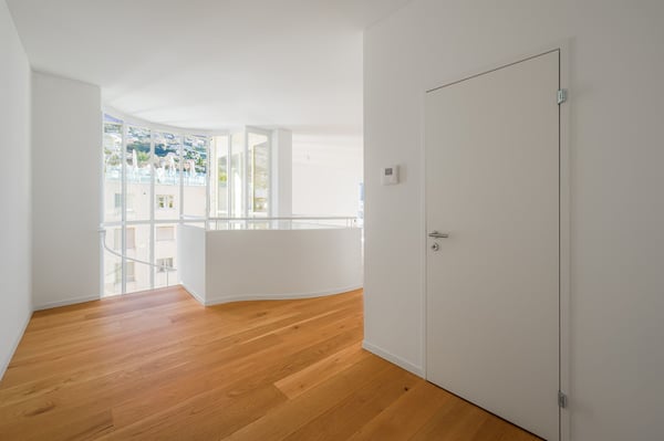 MODERNE MAISONETTE-WOHNUNG IN CASSARATE 3
