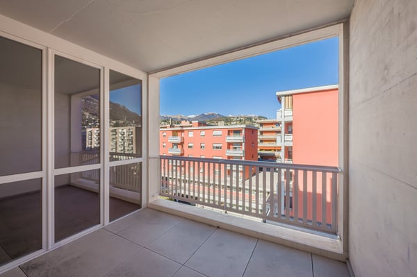 MODERNE MAISONETTE-WOHNUNG IN CASSARATE 6