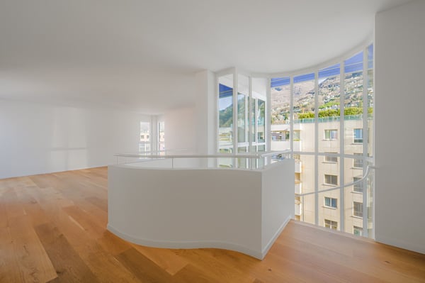 MODERNE MAISONETTE-WOHNUNG IN CASSARATE 4