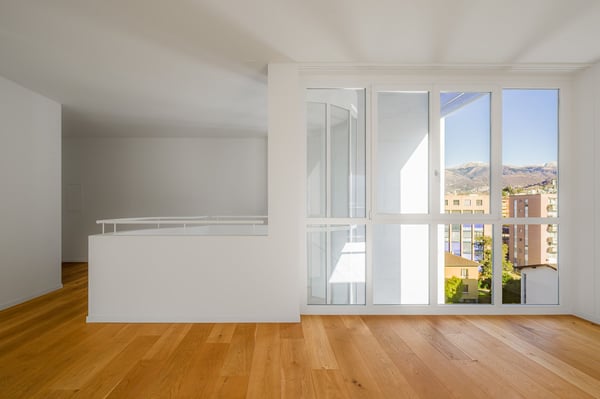 MODERNE MAISONETTE-WOHNUNG IN CASSARATE 2