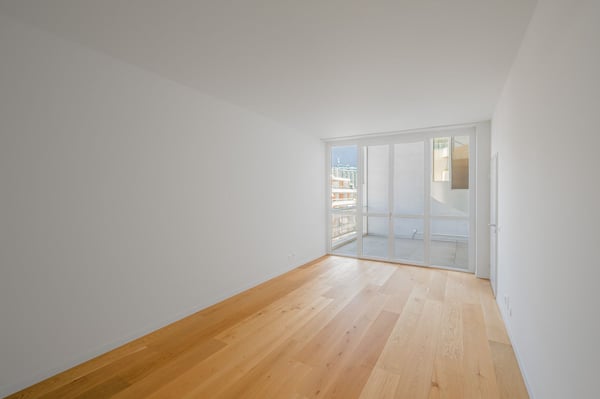 MODERNE MAISONETTE-WOHNUNG IN CASSARATE 8