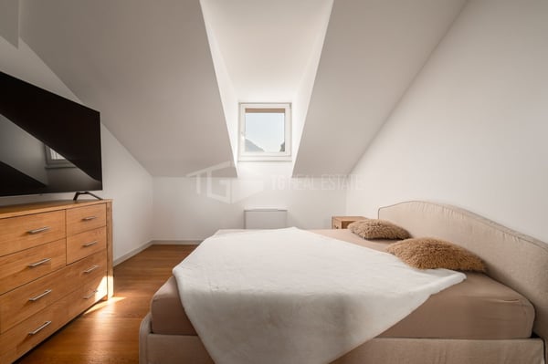 LUXUS UND KOMFORT: 6,5 ZIMMER PENTHOUSE-WOHNUNG MIT PANORAMABLICK AUF LUGANO 3