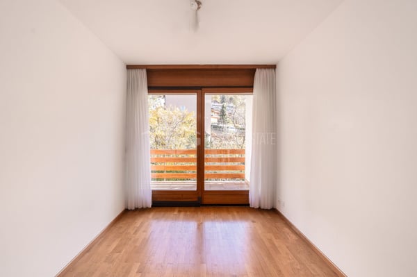 GERÄUMIGE 5,5-ZIMMER-VILLA IM GRÜNEN, NUR EINEN KATZENSPRUNG VON DER STADT ENTFERNT 15