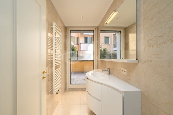SCHÖNE WOHNUNG MIT GROSSER TERRASSE UND SEEBLICK 12
