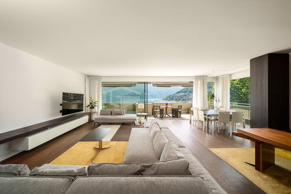 ELEGANTES PENTHOUSE IM 12. STOCK IM HERZEN VON LUGANO