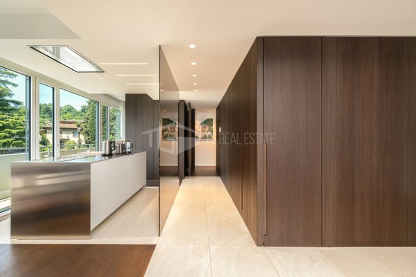ELEGANTES PENTHOUSE IM 12. STOCK IM HERZEN VON LUGANO 4