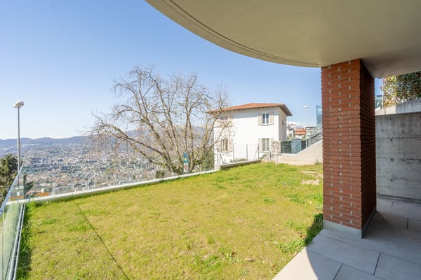 WUNDERSCHÖNE VILLA MIT GARTEN UND SEEBLICK 13