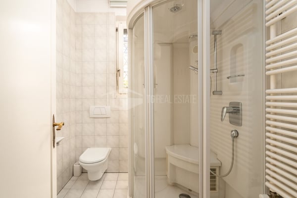 5,5-ZIMMER-HAUS MIT GARTEN, SCHWIMMBAD UND NEBENGEBÄUDE 16