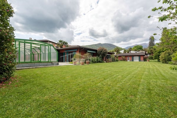 5,5-ZIMMER-HAUS MIT GARTEN, SCHWIMMBAD UND NEBENGEBÄUDE 2
