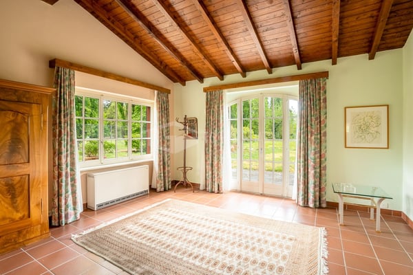 5,5-ZIMMER-HAUS MIT GARTEN, SCHWIMMBAD UND NEBENGEBÄUDE 11