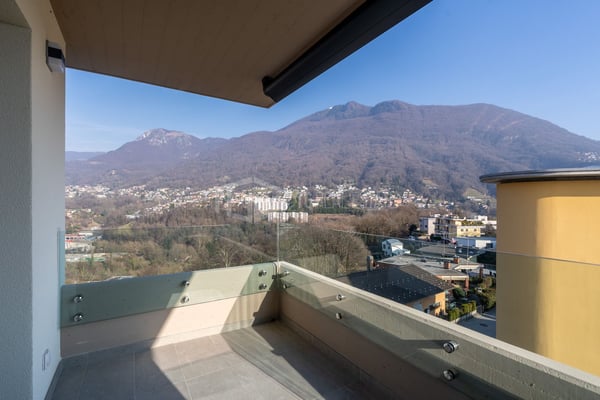 MODERNES 4,5-ZIMMER-PENTHOUSE MIT SEEBLICK 12