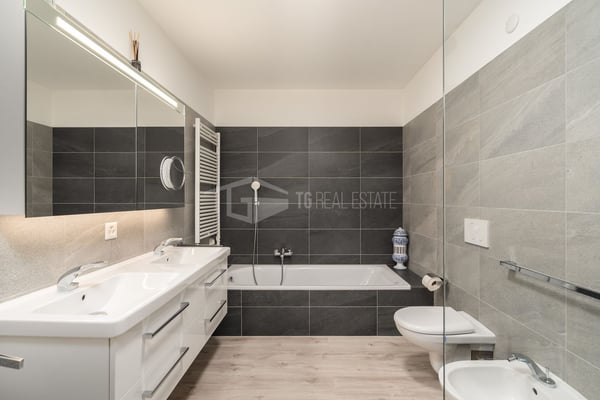 5-ZIMMER-HAUS MIT GARTEN. 11