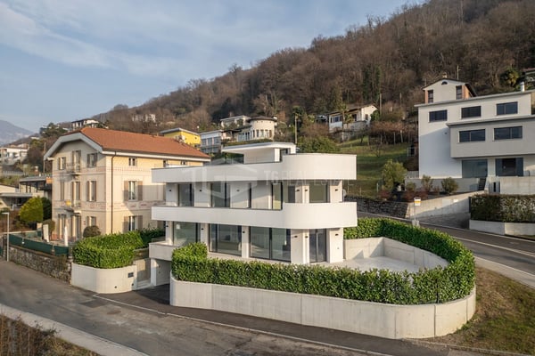 MODERNE VILLA MIT SEEBLICK 13