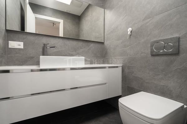 HOCHWERTIGES BÜRO IN ZEITGENÖSSISCHER RESIDENZ 13