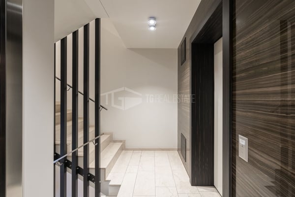 HOCHWERTIGES BÜRO IN ZEITGENÖSSISCHER RESIDENZ 2
