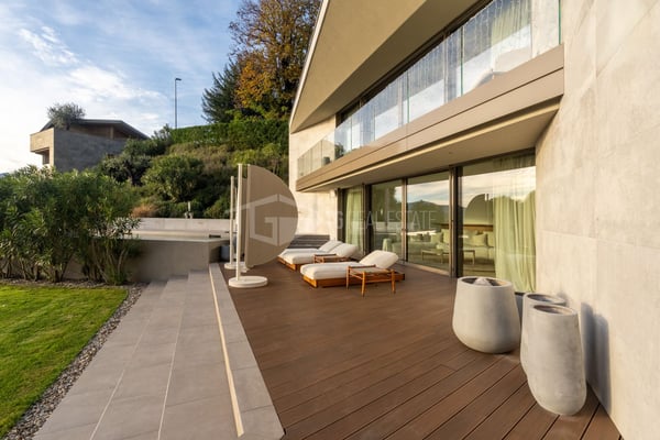 EXKLUSIVE VILLA MIT PANORAMABLICK AUF DEN LUGANOSEE 2