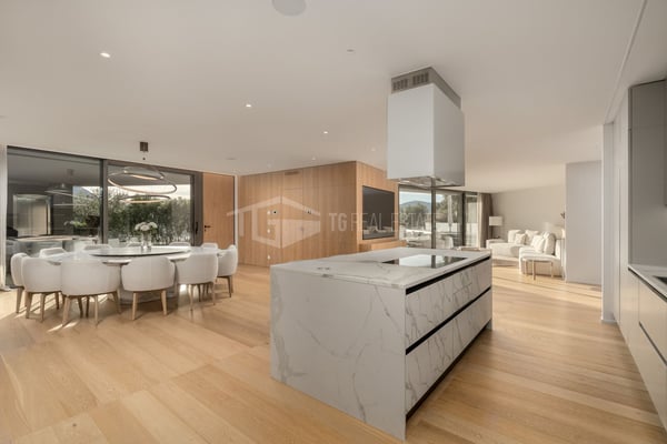 EXKLUSIVE VILLA MIT PANORAMABLICK AUF DEN LUGANOSEE 8
