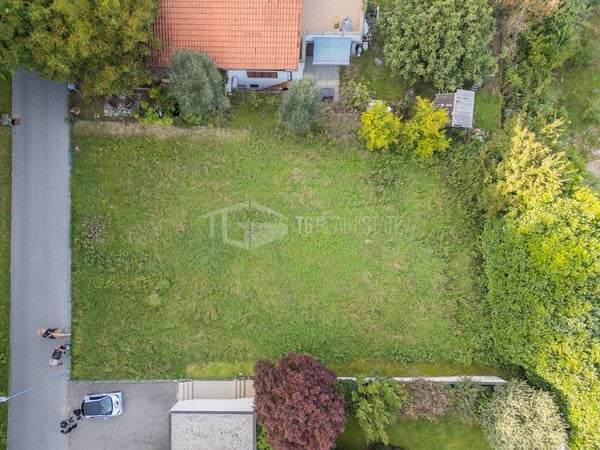 FLACHES BAULAND MIT TEILWEISEM SEEBLICK 2