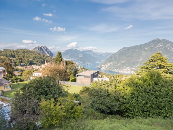 FLACHES BAULAND MIT TEILWEISEM SEEBLICK 3