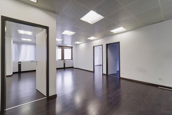 BÜRO IM FINANZIELLEN HERZEN DES PARADIESES 5