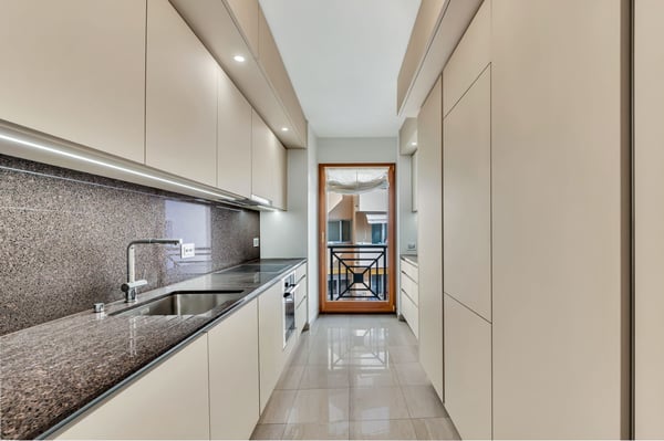 HELLE 4.5 ZIMMER MIT SEEBLICK IM ZENTRUM VON LUGANO 7