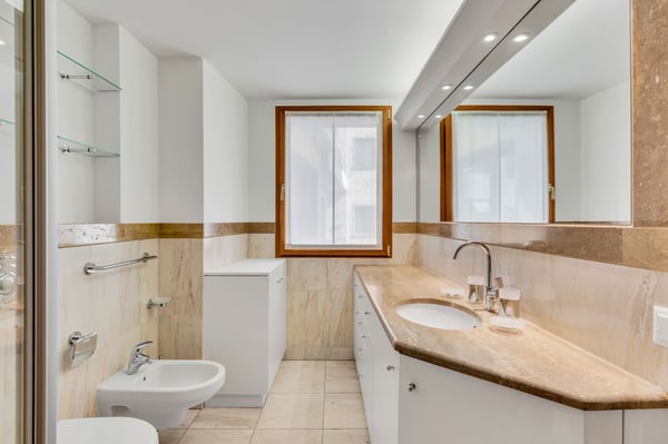 HELLE 4.5 ZIMMER MIT SEEBLICK IM ZENTRUM VON LUGANO 9