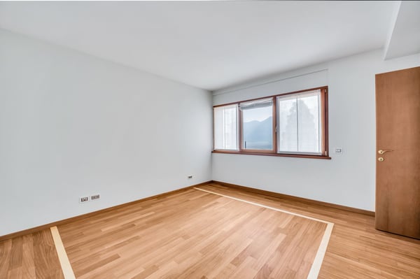HELLE 4.5 ZIMMER MIT SEEBLICK IM ZENTRUM VON LUGANO 10