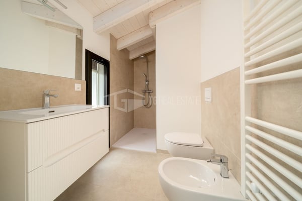 NUOVO ATTICO MANSARDATO CON VISTA LAGO 9