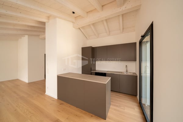 NUOVO ATTICO MANSARDATO CON VISTA LAGO 5
