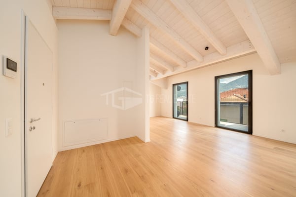 NUOVO ATTICO MANSARDATO CON VISTA LAGO 7
