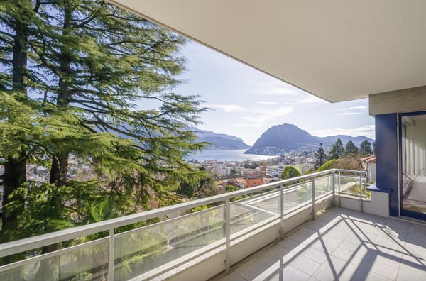 ATTICO DI 5.5 LOCALI CON VISTA LAGO 2