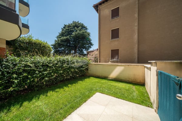 MODERNO MONOLOCALE AMMOBILIATO CON GIARDINO 10