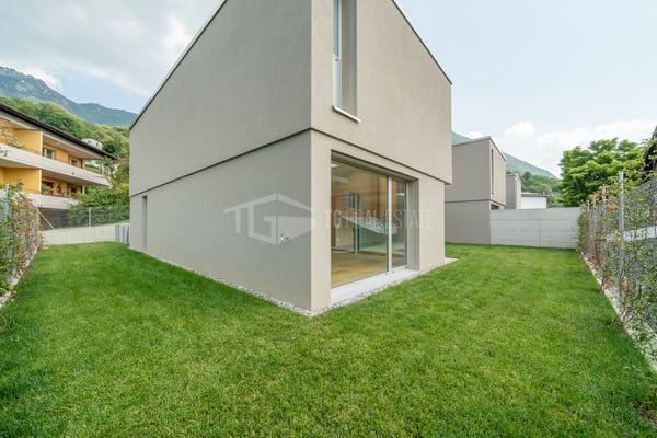 MODERNA CASA DI 5.5 LOCALI CON GIARDINO 15