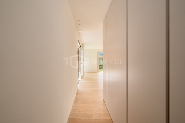 MODERNA CASA DI 5.5 LOCALI CON GIARDINO 14