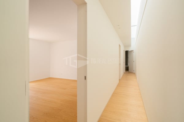 MODERNA CASA DI 5.5 LOCALI CON GIARDINO 9