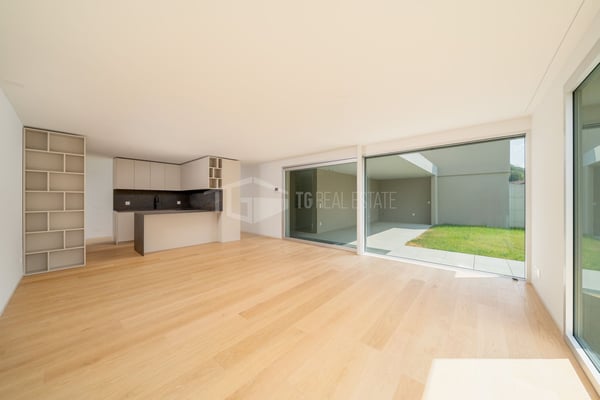 MODERNA CASA DI 5.5 LOCALI CON GIARDINO 3