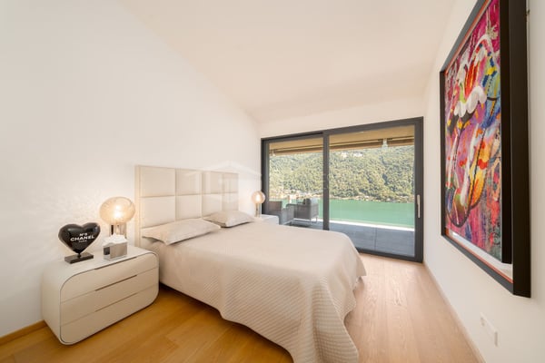ELEGANTE APPARTAMENTO DI 4 LOCALI CON GIARDINO E VISTA LAGO 11