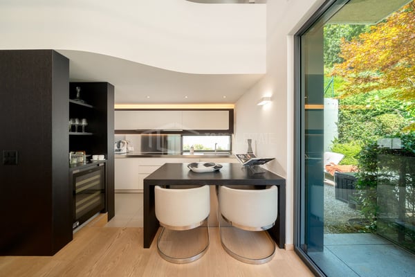 ELEGANTE APPARTAMENTO DI 4 LOCALI CON GIARDINO E VISTA LAGO 6