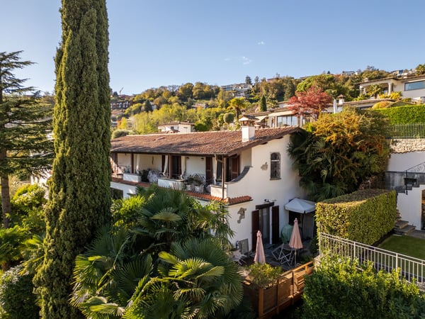 MEDITERRANE DOPPELHAUSHÄLFTE IN WOHNLAGE MIT SEEBLICK 1